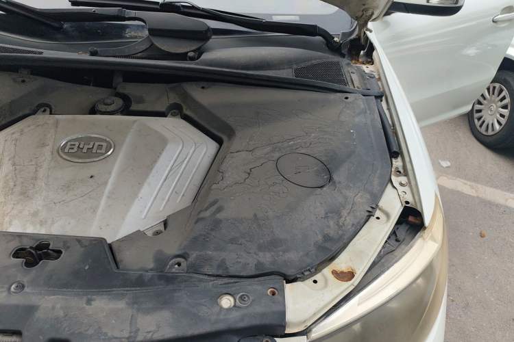 Used BYD S6 2012 2.4L Automatic Luxury Edition Engine Bay Left
