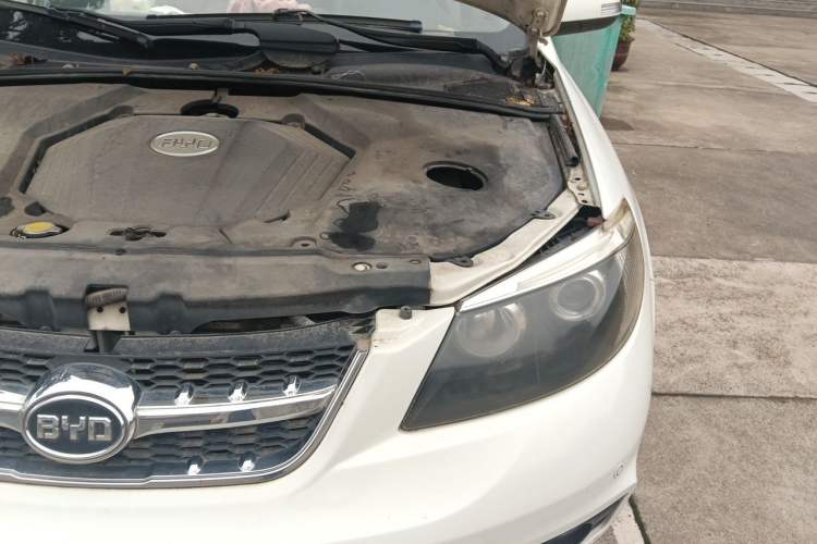 Used BYD S6 2012 2.0L Manual Luxury Version Engine Bay Left