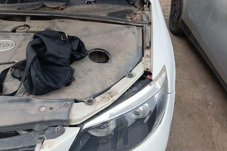 Used BYD S6 2012 2.0L Manual Luxury Version Engine Bay Left