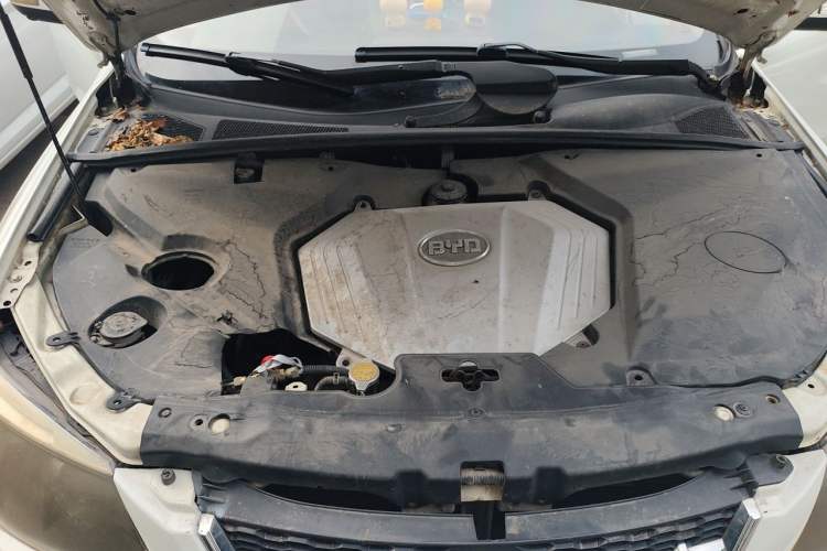 Used BYD S6 2012 2.4L Automatic Luxury Edition Engine Bay