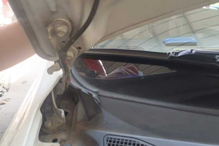 Used BYD S6 2012 2.0L Manual Luxury Version Engine Bay Right