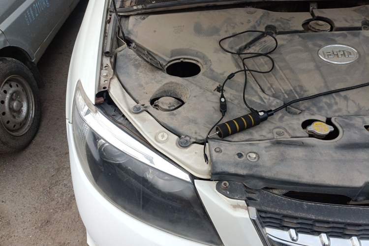 Used BYD S6 2012 2.0L Manual Luxury Version Engine Bay Right
