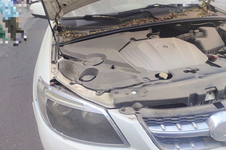 Used BYD S6 2012 2.0L Manual Luxury Version Engine Bay Right