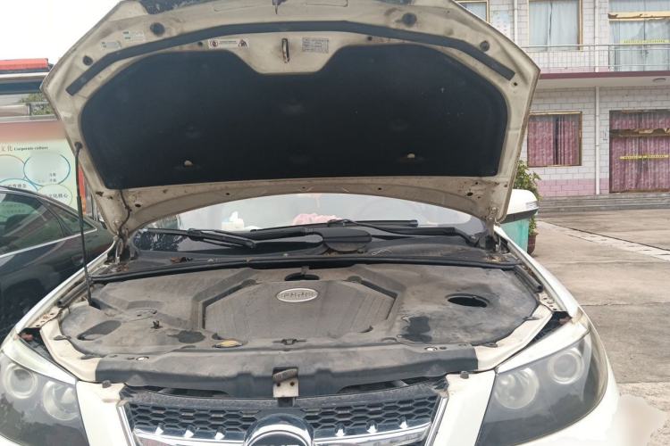 Used BYD S6 2012 2.0L Manual Luxury Version Engine Bay