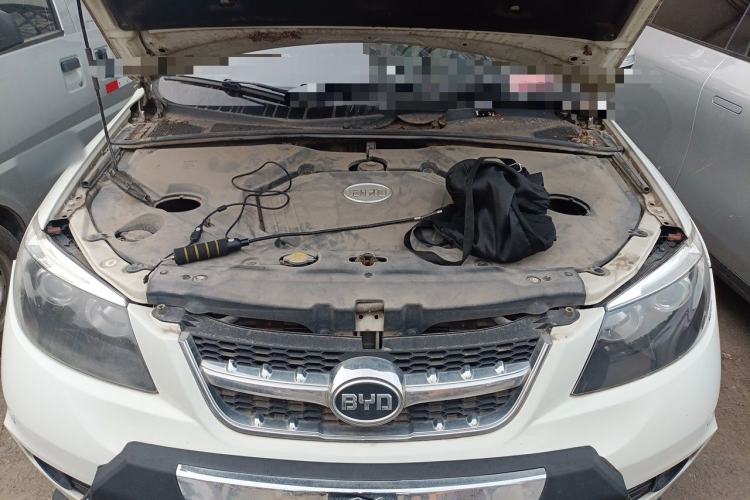 Used BYD S6 2012 2.0L Manual Luxury Version Engine Bay