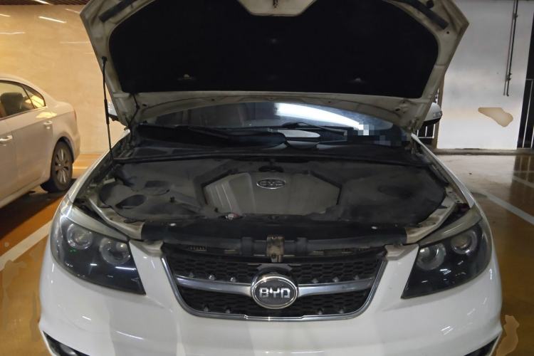 Used BYD S6 2012 2.0L Manual Luxury Version Engine Bay