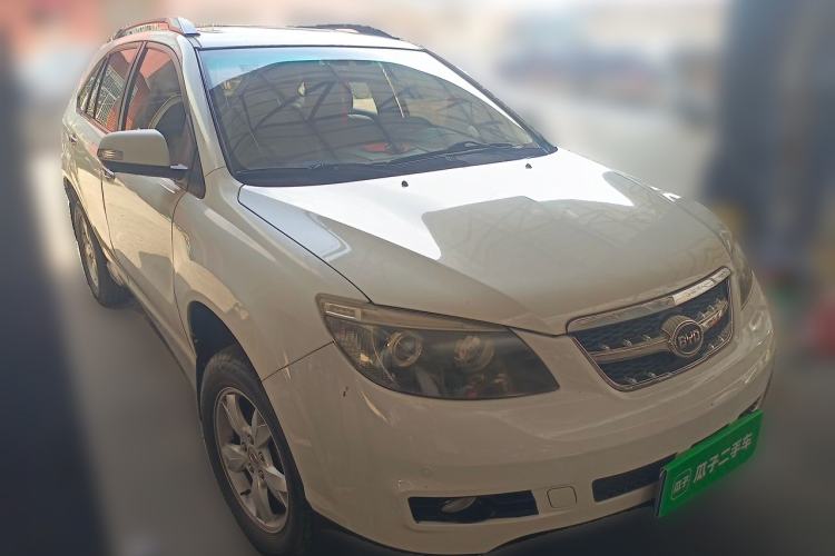 Used BYD S6 2012 2.0L Manual Luxury Version Front Right 45 Deg