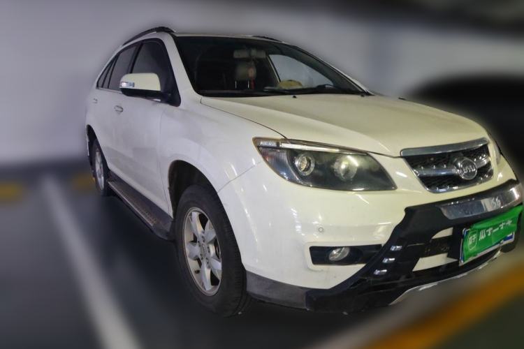 Used BYD S6 2012 2.0L Manual Luxury Version Front Right 45 Deg