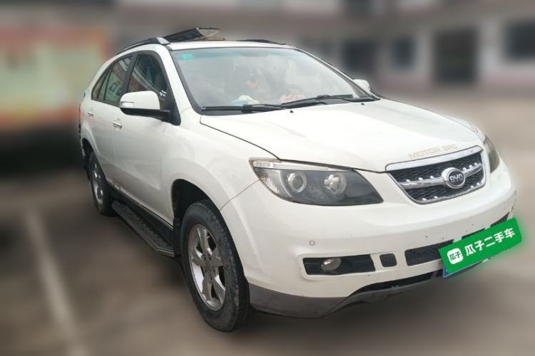 Used BYD S6 2012 2.0L Manual Luxury Version Front Right 45 Deg