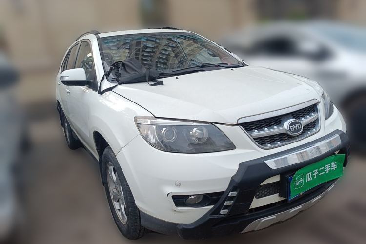 Used BYD S6 2012 2.0L Manual Luxury Version Front Right 45 Deg