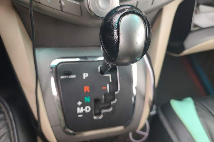 Used BYD S6 2012 2.4L Automatic Luxury Edition Gear Lever