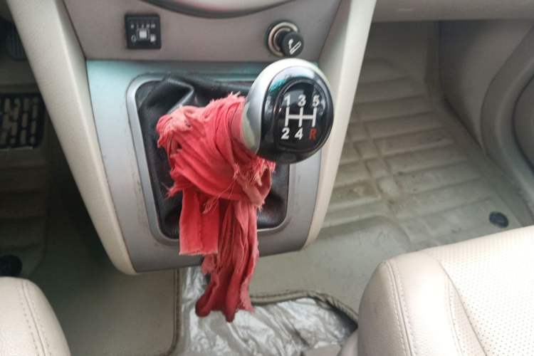 Used BYD S6 2012 2.0L Manual Luxury Version Gear Lever