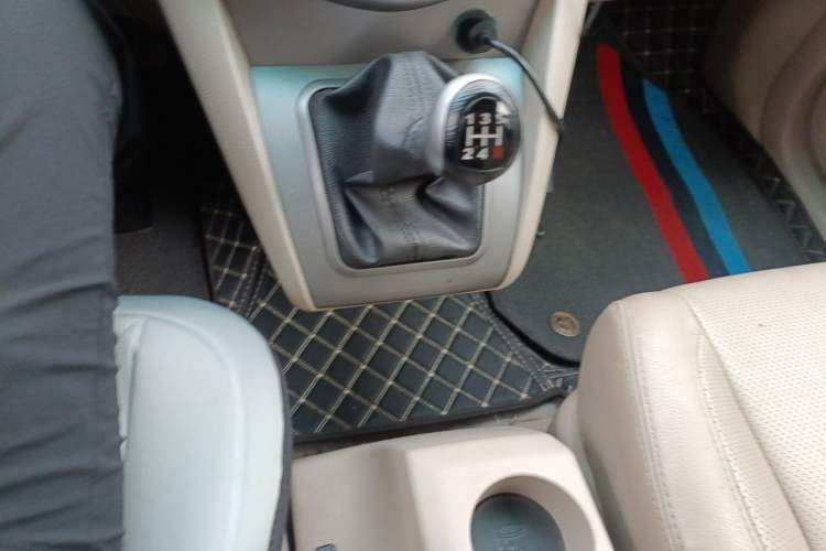 Used BYD S6 2012 2.0L Manual Luxury Version Gear Lever