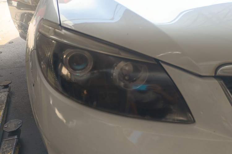 Used BYD S6 2012 2.0L Manual Luxury Version Right Front Headlight