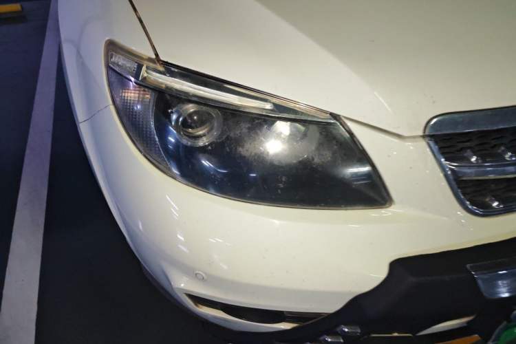 Used BYD S6 2012 2.0L Manual Luxury Version Right Front Headlight