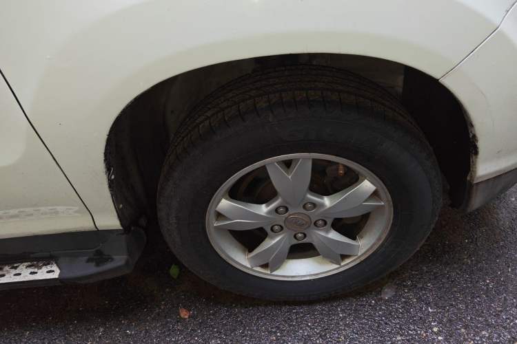 Used BYD S6 2012 2.0L Manual Luxury Version Right Front Wheel Hub