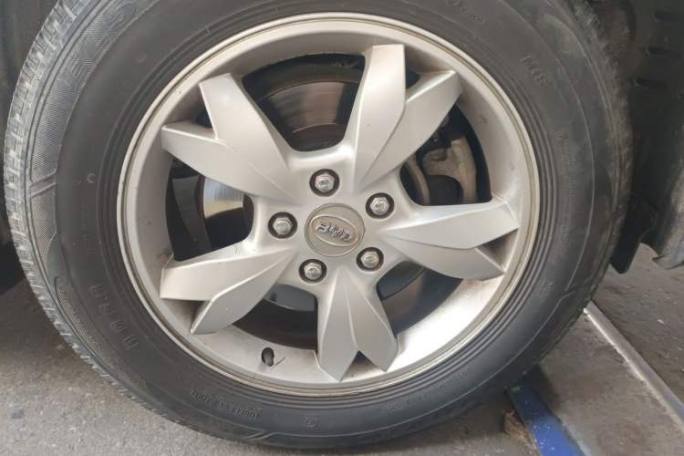 Used BYD S6 2012 2.0L Manual Luxury Version Right Front Wheel Hub