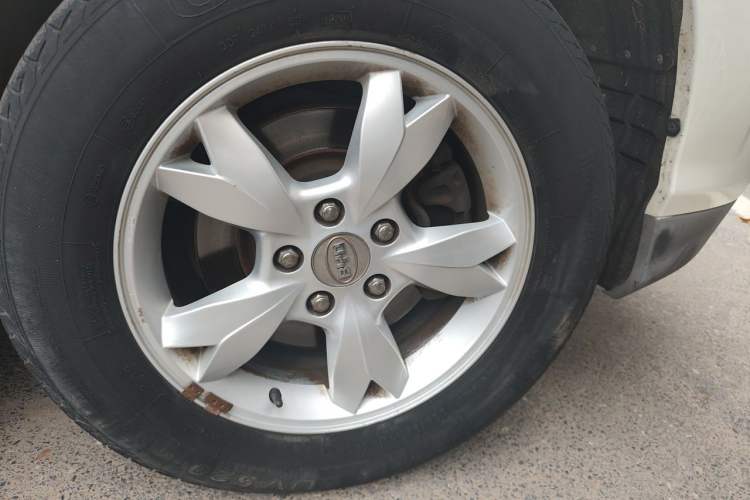 Used BYD S6 2012 2.4L Automatic Luxury Edition Right Front Wheel Hub