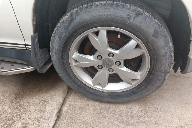 Used BYD S6 2012 2.0L Manual Luxury Version Right Front Wheel Hub