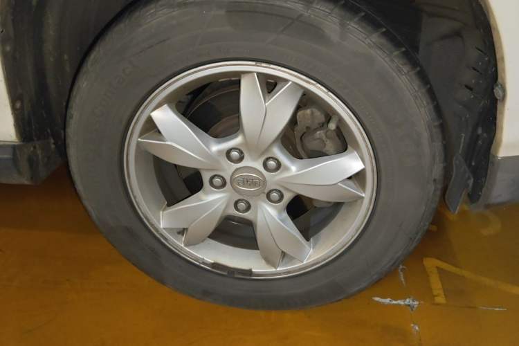 Used BYD S6 2012 2.0L Manual Luxury Version Right Front Wheel Hub