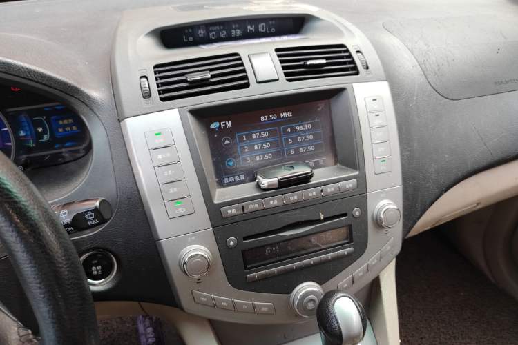 Used BYD S6 2012 2.4L Automatic Luxury Edition Audio And AC Panel