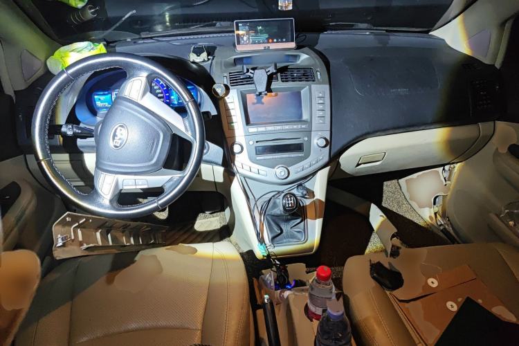 Used BYD S6 2012 2.0L Manual Luxury Version Center Console