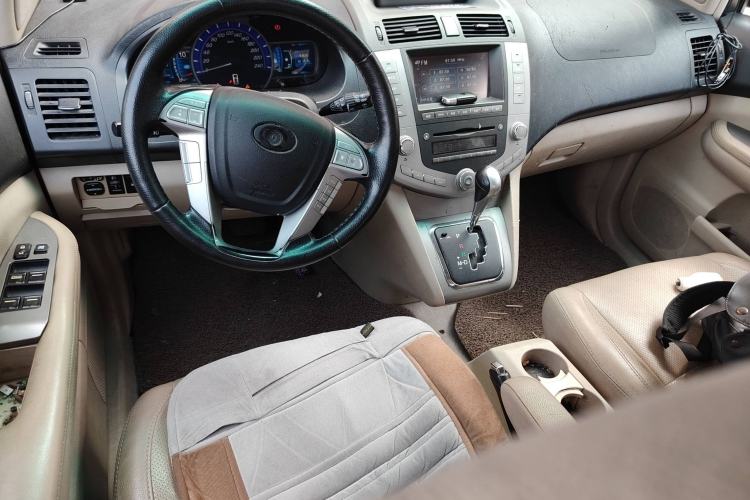 Used BYD S6 2012 2.4L Automatic Luxury Edition Center Console