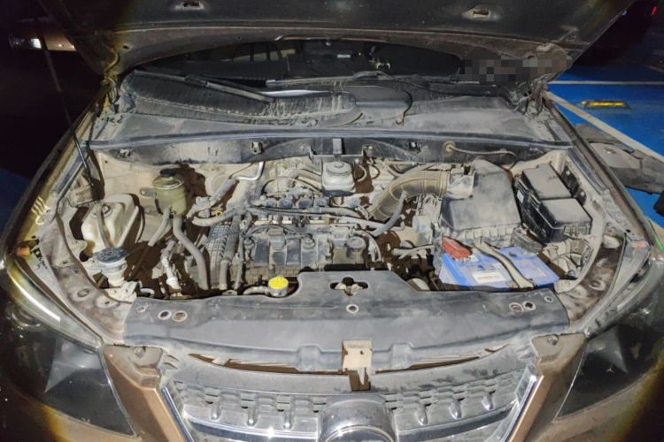 Used BYD S6 2012 2.0L Manual Luxury Version Engine Bay