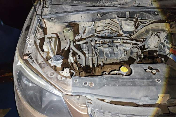 Used BYD S6 2012 2.0L Manual Luxury Version Engine Bay Right