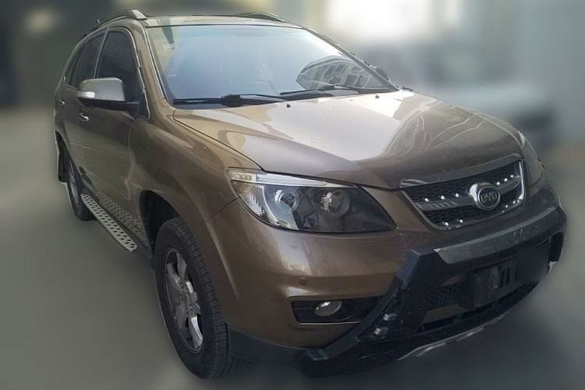 Used BYD S6 2012 2.0L Manual Luxury Version Front Right 45 Deg
