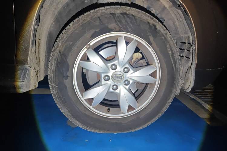 Used BYD S6 2012 2.0L Manual Luxury Version Right Front Wheel Hub