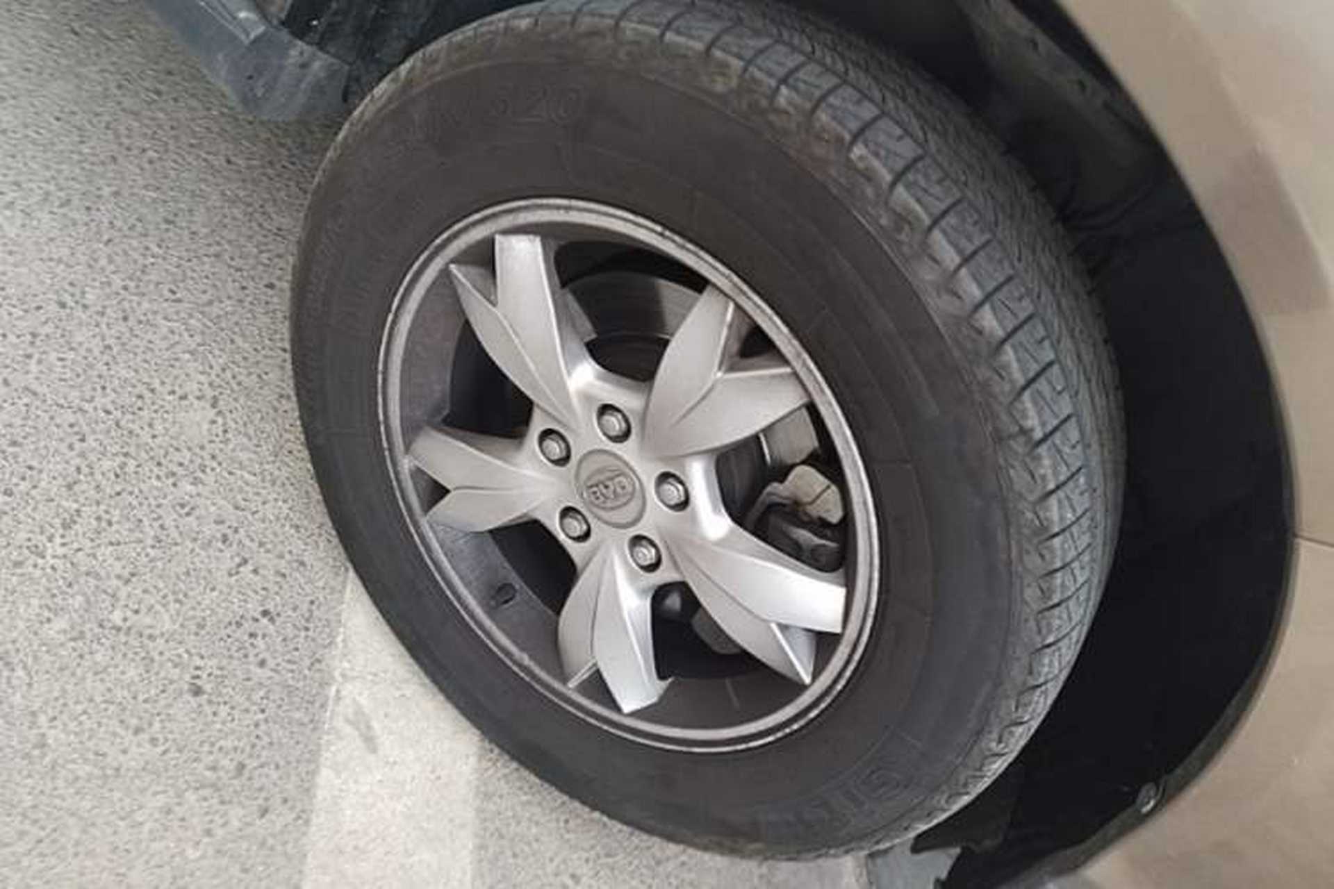 Used BYD S6 2012 2.0L Manual Luxury Version Right Front Wheel Hub