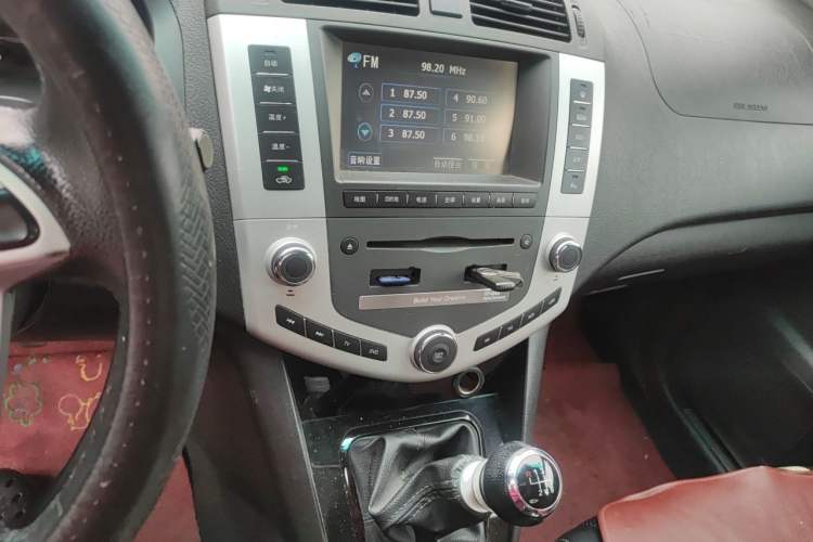 Used BYD S6 2013 Platinum Edition 2.4L Manual Luxury Model Audio And AC Panel