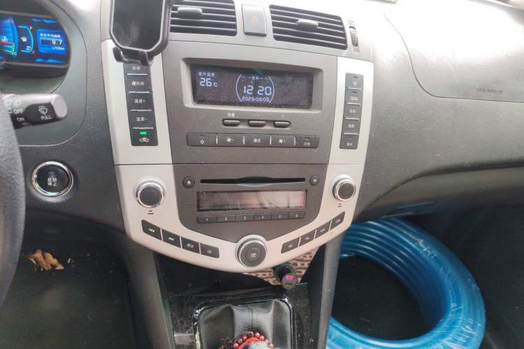 Used BYD S6 2013 Platinum Edition 2.0L Manual Luxury Model Audio And AC Panel