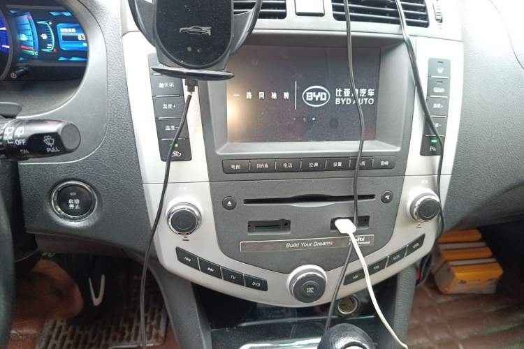 Used BYD S6 2013 Platinum Edition 2.4L Automatic Luxury Model Audio And AC Panel