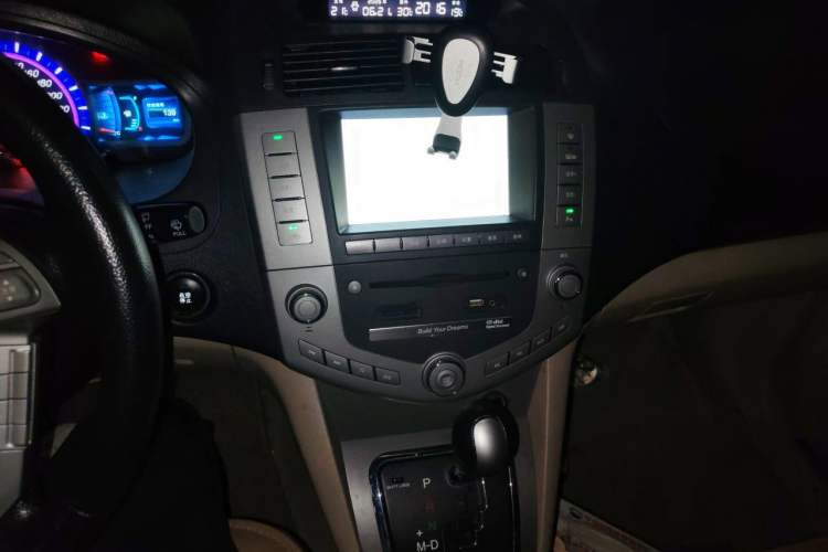 Used BYD S6 2013 Platinum Edition 2.4L Automatic Luxury Model Audio And AC Panel