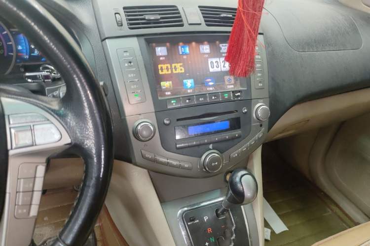 Used BYD S6 2013 Jingyue Edition 2.4L Automatic Elite Model 5 Seats Audio And AC Panel