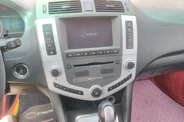 Used BYD S6 2013 Platinum Edition 2.4L Automatic Luxury Model Audio And AC Panel