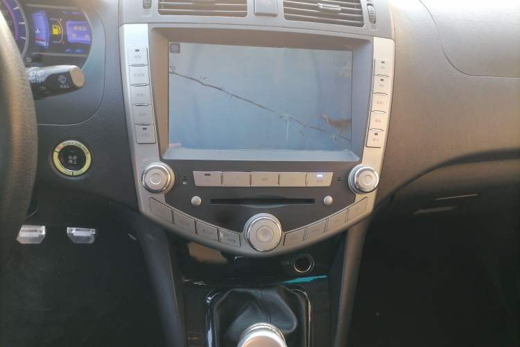 Used BYD S6 2013 Platinum Edition 2.0L Manual Luxury Model Audio And AC Panel