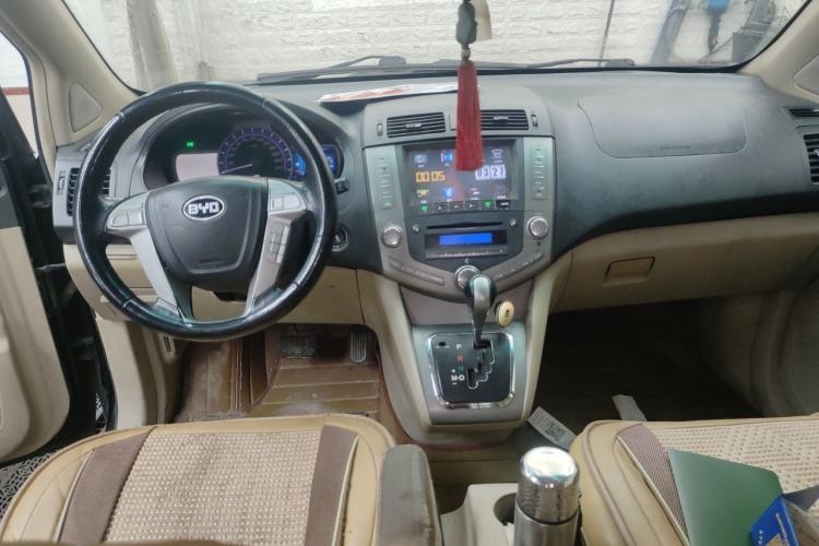 Used BYD S6 2013 Jingyue Edition 2.4L Automatic Elite Model 5 Seats Center Console