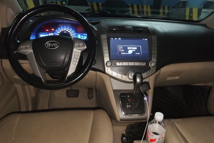 Used BYD S6 2013 Jingyue Edition 2.4L Automatic Elite Model 5 Seats Center Console