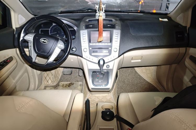 Used BYD S6 2013 Platinum Edition 2.4L Automatic Luxury Model Center Console