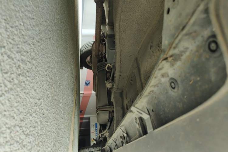 Used BYD S6 2013 Platinum Edition 2.0L Manual Elite Model Chassis Front Left