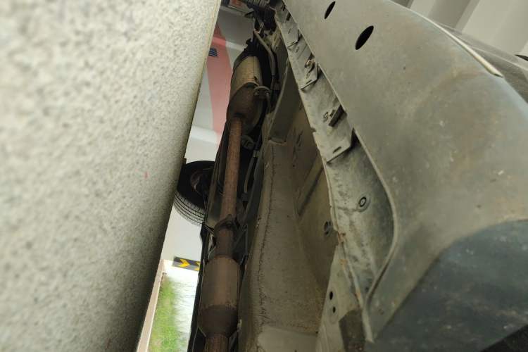 Used BYD S6 2013 Platinum Edition 2.0L Manual Elite Model Chassis Front Right