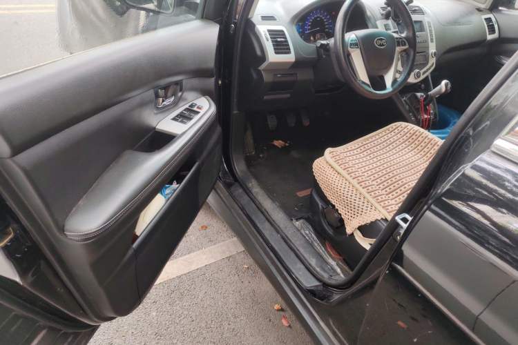 Used BYD S6 2013 Platinum Edition 2.0L Manual Luxury Model Driver Seat