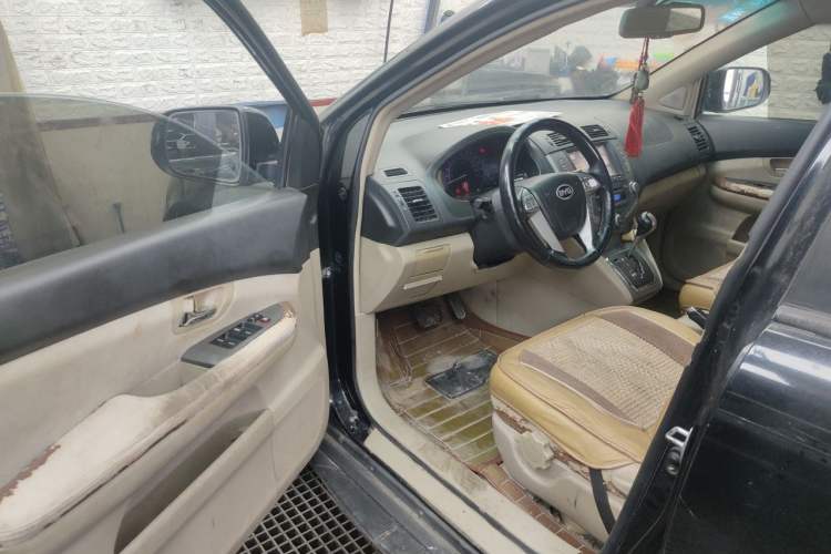 Used BYD S6 2013 Jingyue Edition 2.4L Automatic Elite Model 5 Seats Driver Seat