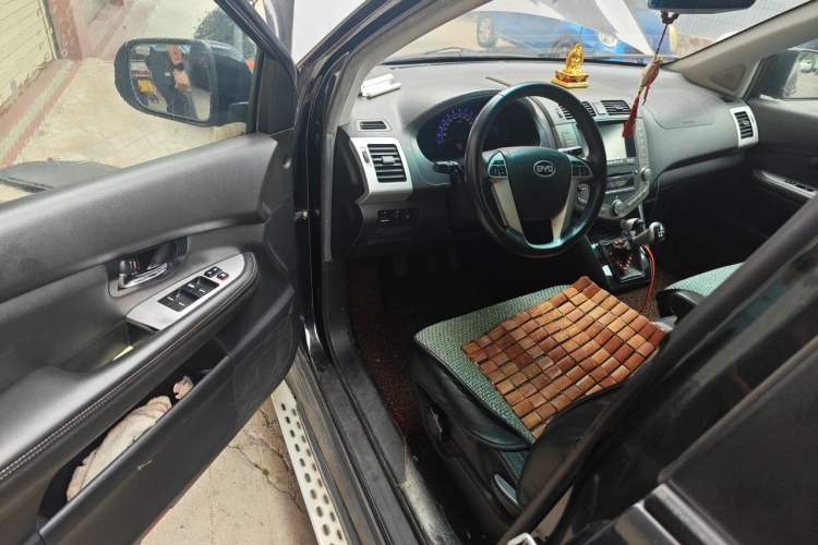 Used BYD S6 2013 Platinum Edition 2.0L Manual Luxury Model Driver Seat