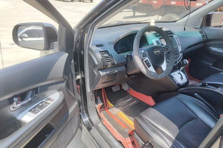 Used BYD S6 2013 Platinum Edition 2.4L Automatic Luxury Model Driver Seat