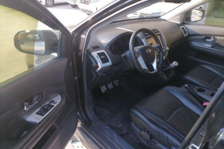 Used BYD S6 2013 Platinum Edition 2.0L Manual Luxury Model Driver Seat