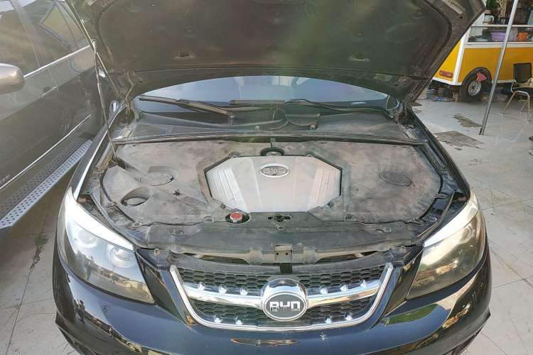 Used BYD S6 2013 Jingyue Edition 2.0L Manual Elite Model 5 Seats Engine Bay